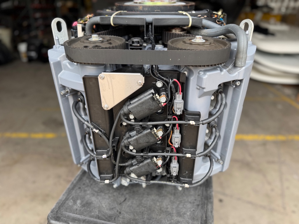 2003 Yamaha 225HP 4 Stroke Outboard Powerhead 69J-W009B-01-1S 504 Hours