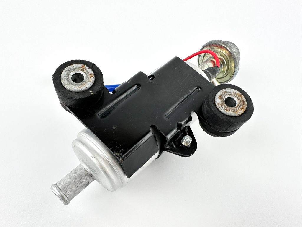 2004 Suzuki 200 HP 4 Stroke Outboard Low Pressure Fuel Pump 15100-94900 OEM