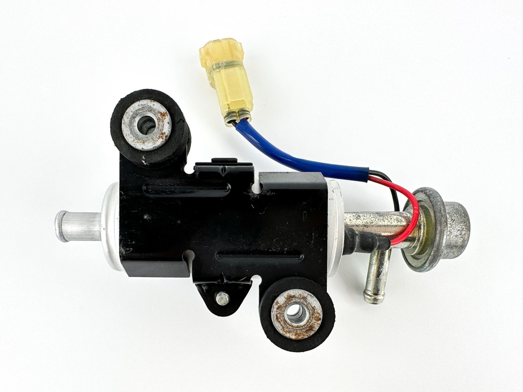 2004 Suzuki 200 HP 4 Stroke Outboard Low Pressure Fuel Pump 15100-94900 OEM