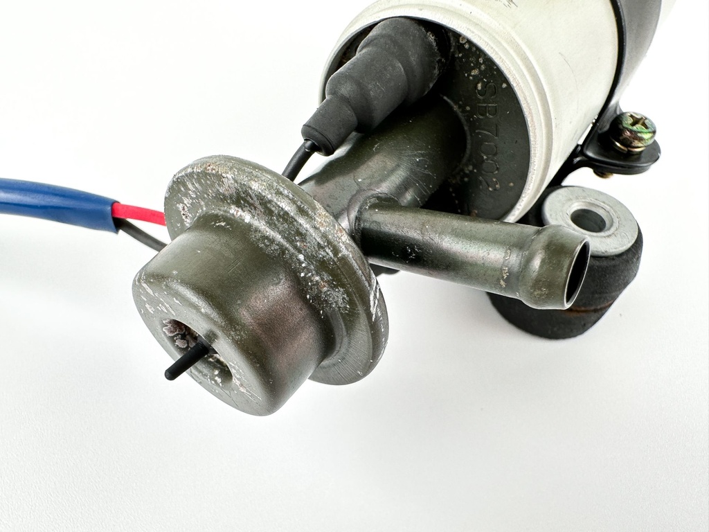 2006 Suzuki 225 HP 4 Stroke Outboard Fuel Pump 15100-94900 OEM