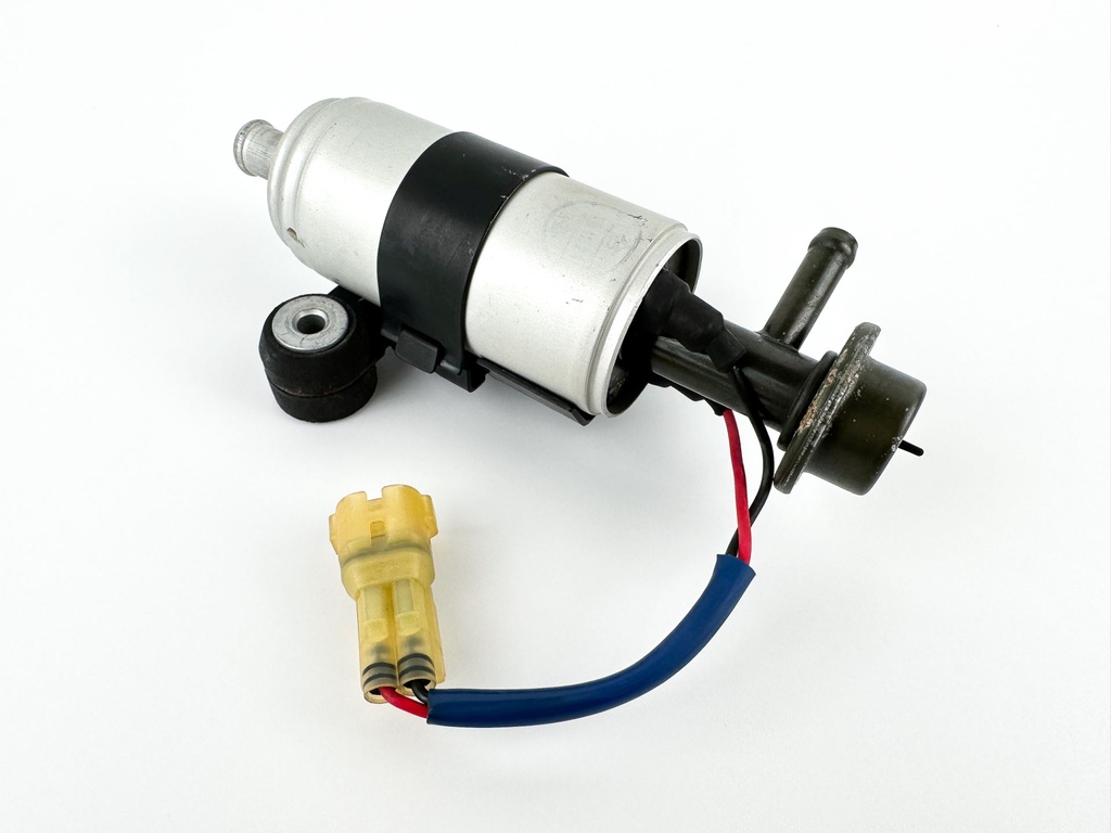 2006 Suzuki 225 HP 4 Stroke Outboard Fuel Pump 15100-94900 OEM