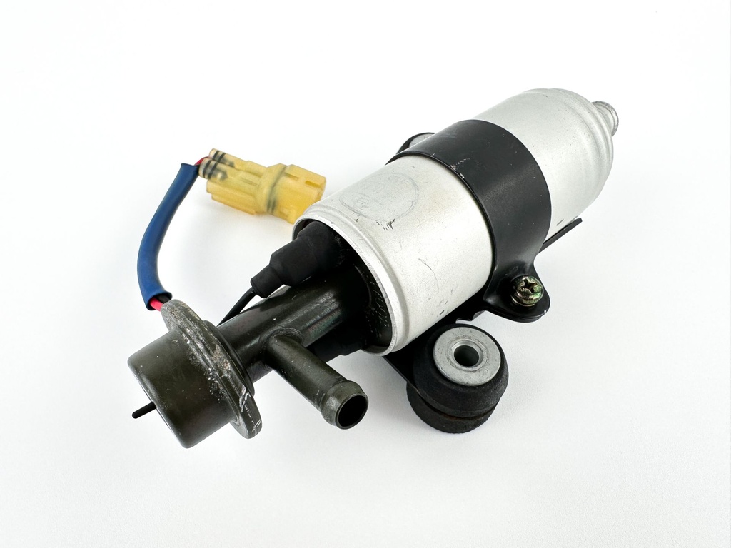 2006 Suzuki 225 HP 4 Stroke Outboard Fuel Pump 15100-94900 OEM