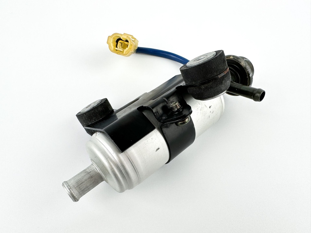 2006 Suzuki 225 HP 4 Stroke Outboard Fuel Pump 15100-94900 OEM