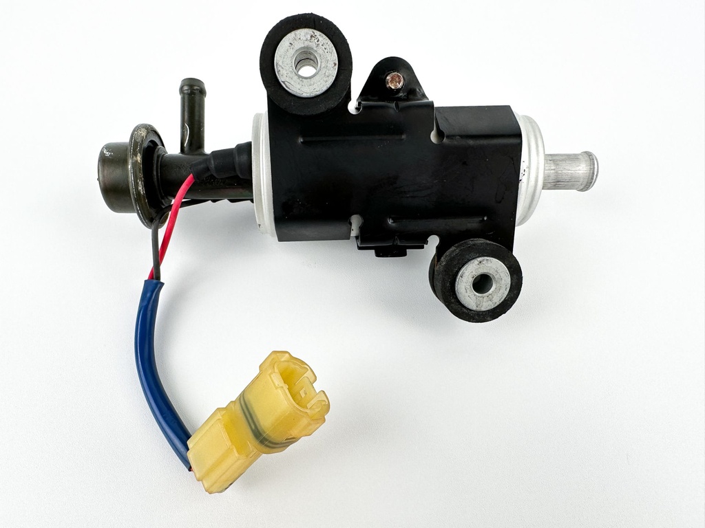 2006 Suzuki 225 HP 4 Stroke Outboard Fuel Pump 15100-94900 OEM