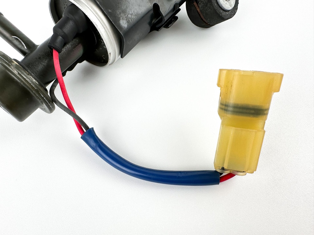 2006 Suzuki 225 HP 4 Stroke Outboard Fuel Pump 15100-94900 OEM