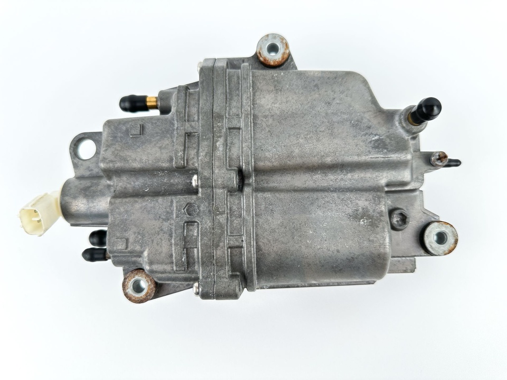 2011 Suzuki 140 HP 4 Stroke Outboard Vapor Separator Tank VST 15600-90J01 OEM