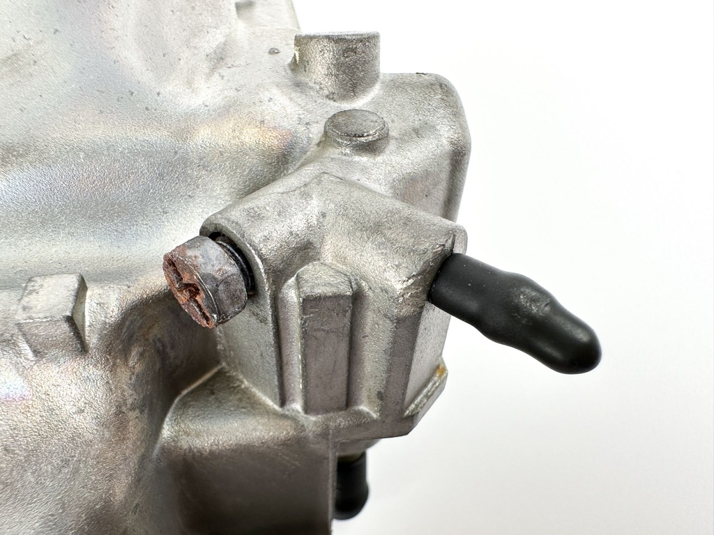 2006 Suzuki 225 HP 4 Stroke Outboard Vapor Separator Tank VST 15600-93J02 OEM
