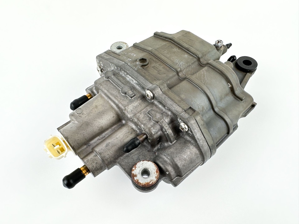 2013 Suzuki 140 HP 4 Stroke Outboard Vapor Separator Tank VST 15600-92J50 OEM