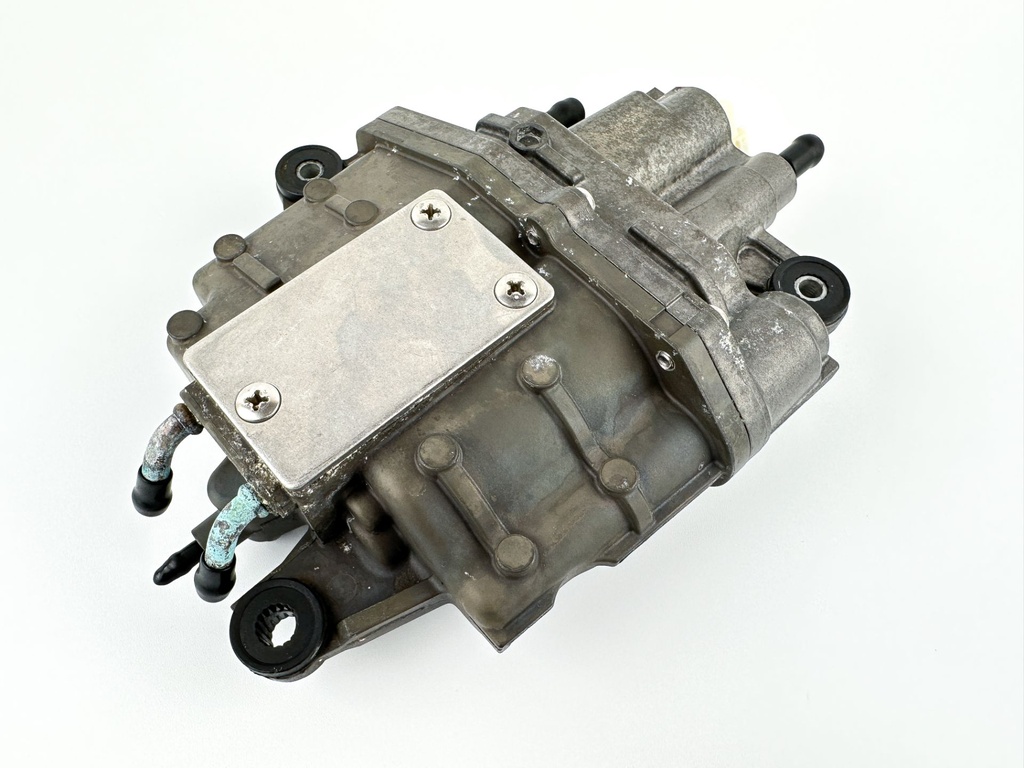 2013 Suzuki 140 HP 4 Stroke Outboard Vapor Separator Tank VST 15600-92J50 OEM