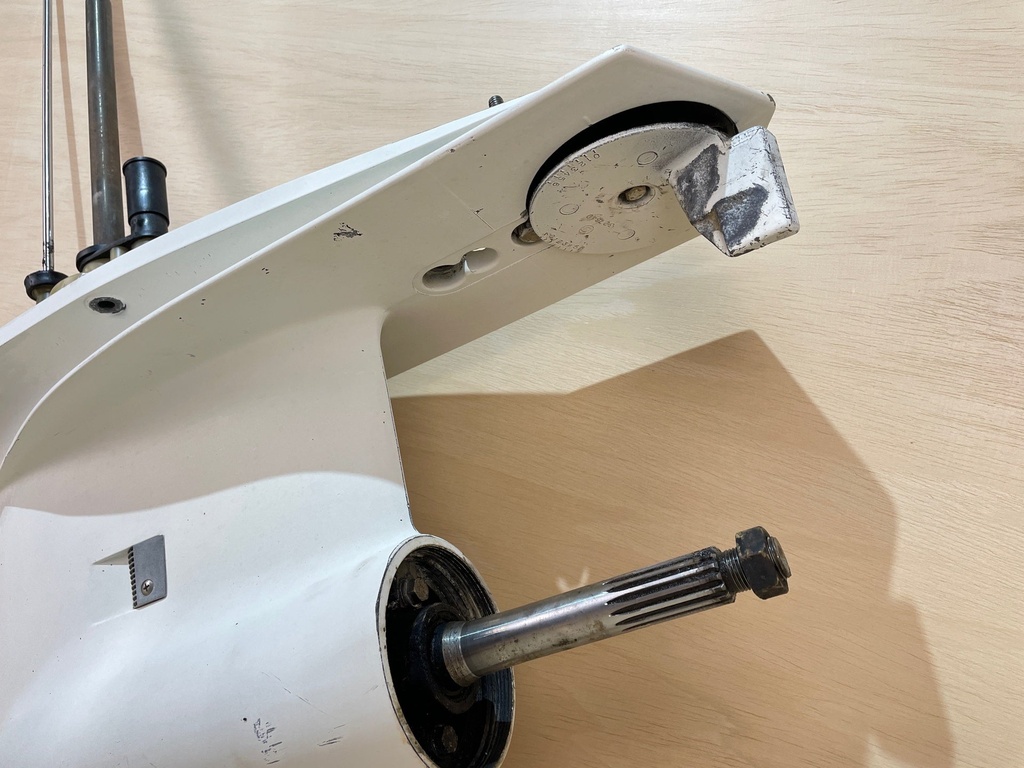 1998 Johnson 175HP 25" Shaft Lower Unit Gear Case 0438045 5009308