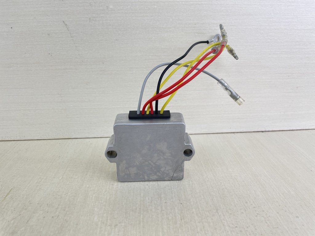8M0084173 854515 Mercury 88-2014 Voltage Regulator 30 40 50 60 75 90 115 HP +