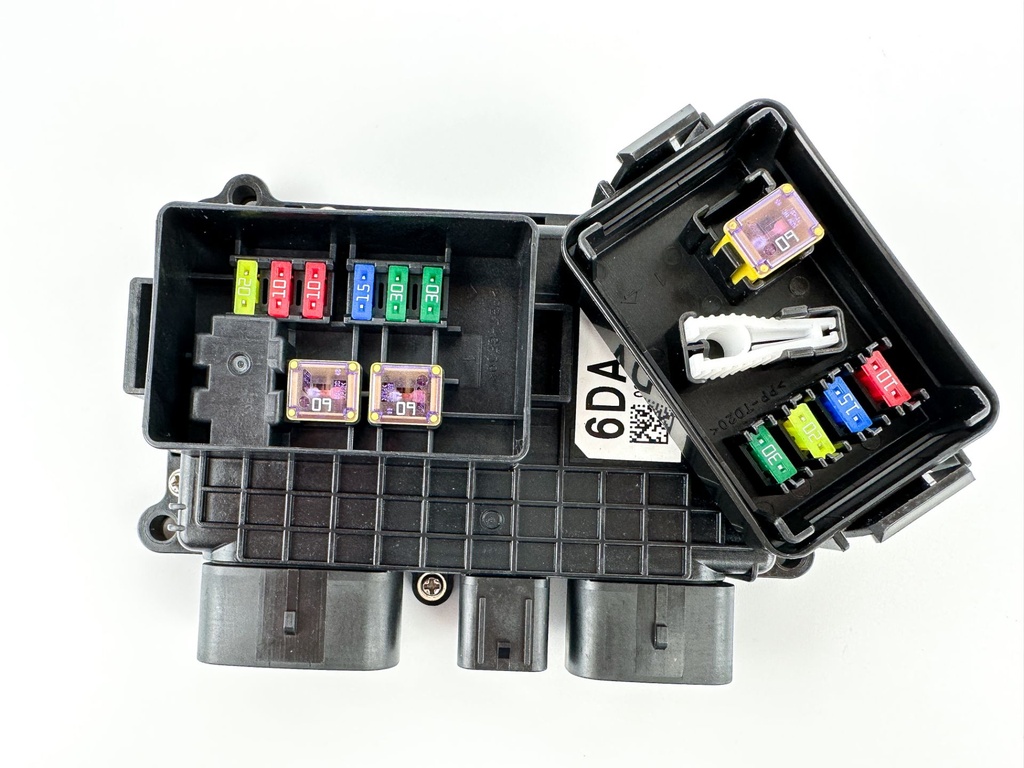 2017 Yamaha 200 HP 4 Stroke Outboard Fuse Box 6DA-82170-10-00 OEM