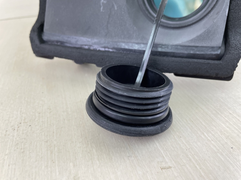 812778A1 Mercury 1989-1997 2 Stroke Oil Tank Reservoir 40HP