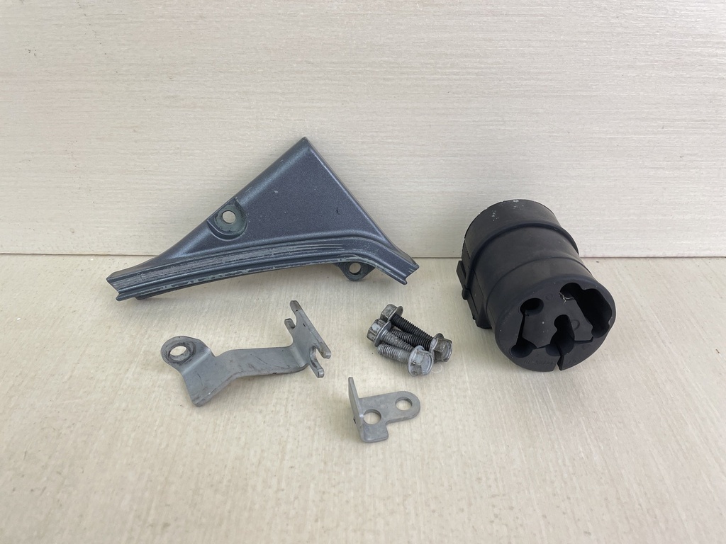 2003 Yamaha 80HP 4 Stroke Outboard Cable Cover Plate Assembly 67F-42738-00-8D