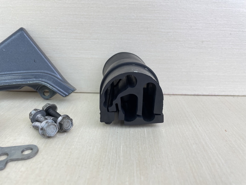 2003 Yamaha 80HP 4 Stroke Outboard Cable Cover Plate Assembly 67F-42738-00-8D