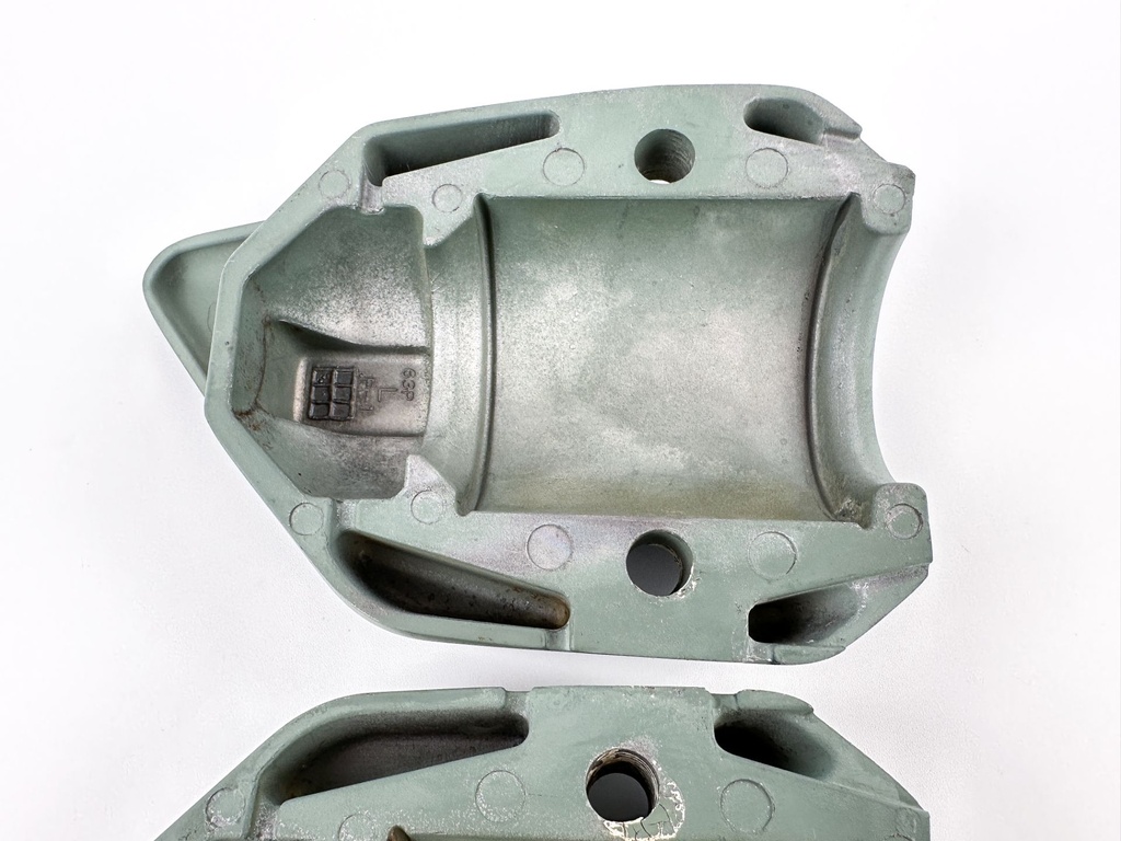 2007 Yamaha 150 HP 4 Stroke Outboard Lower Mount Covers Set 63P-44556-00-8D OEM
