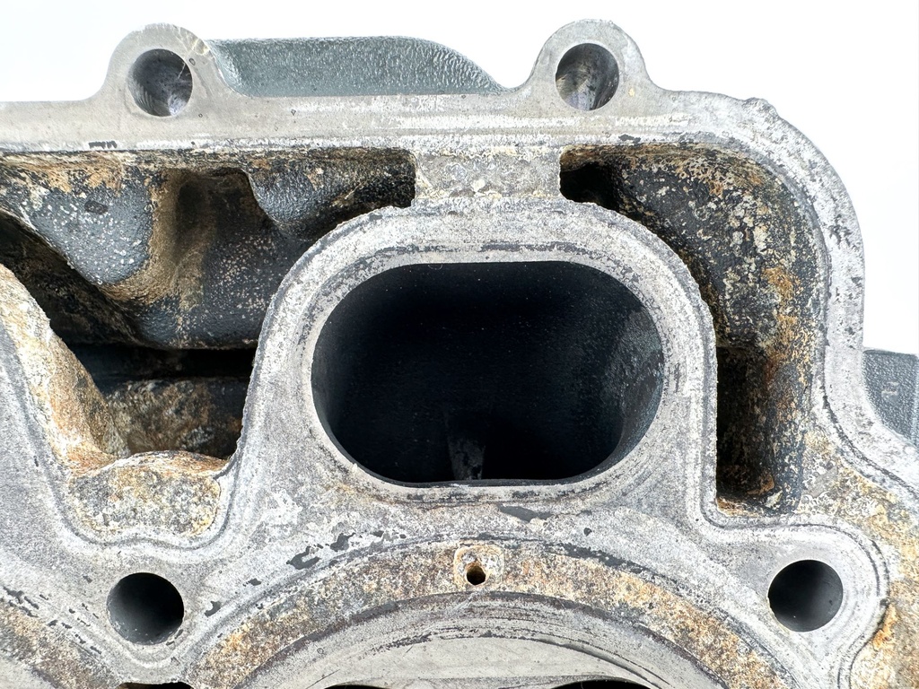 2017 Yamaha 200 HP 4 Stroke Outboard Cylinder Head 6DA-W009A-00-9S OEM
