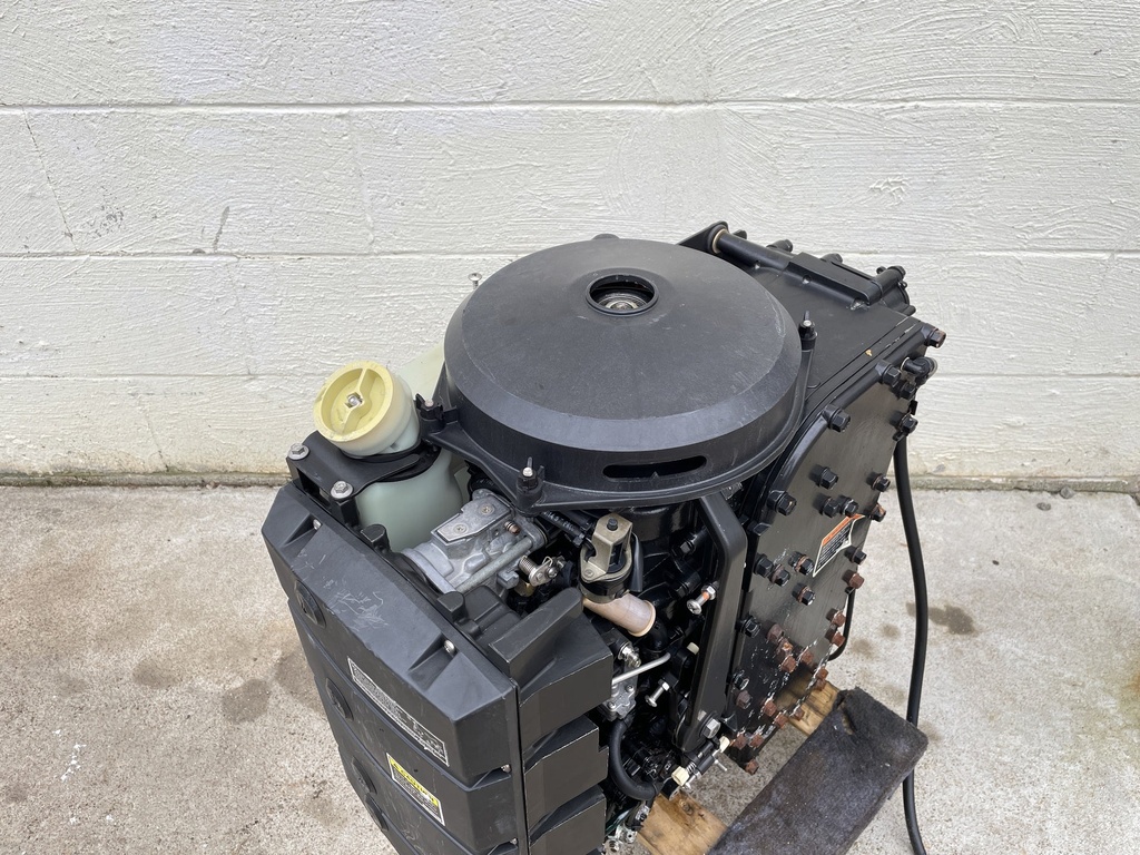 17791T97 Mercury 115 HP 4 Cylinder Fully Dressed Power Head Crankcase 1994 - 1998