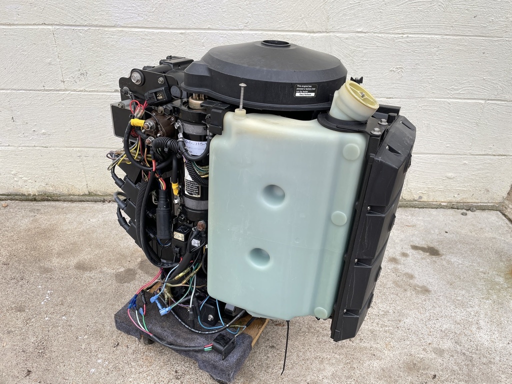 17791T97 Mercury 115 HP 4 Cylinder Fully Dressed Power Head Crankcase 1994 - 1998