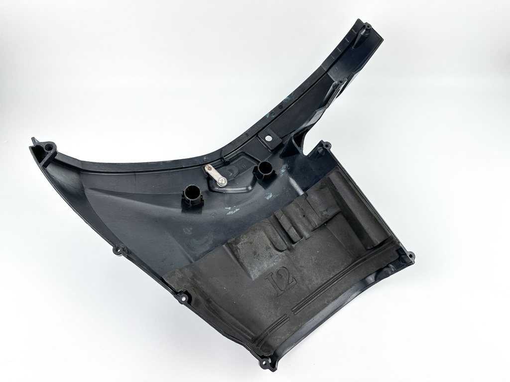 2006 Evinrude 60 HP 2 Stroke Outboard Lower Apron Cowling Port 5006070 OEM