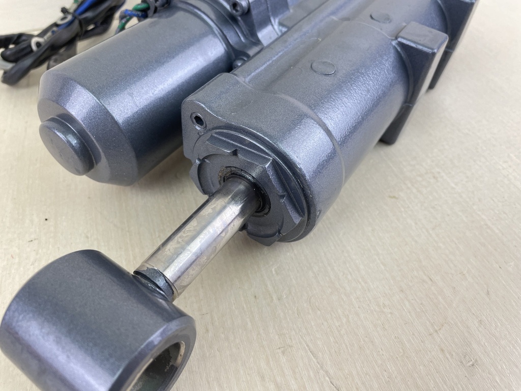 2005+ 40 50 HP Yamaha 4 Stroke Power Trim Tilt Unit Assembly 6C5-43800-01-8D  Like New