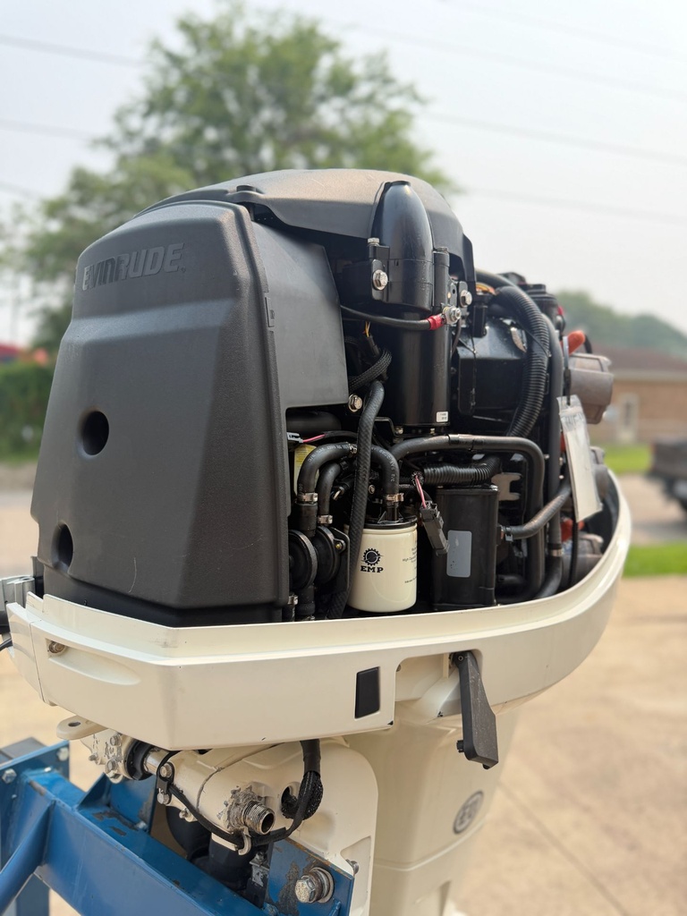 2011 Evinrude 300 HP 2 Stroke Outboard Engine Complete E300DPXIIA OEM