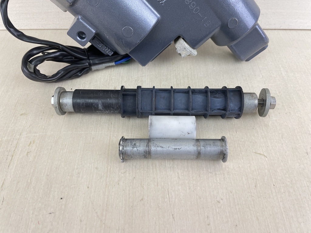 2005+ 40 50 HP Yamaha 4 Stroke Power Trim Tilt Unit Assembly 6C5-43800-01-8D  Like New