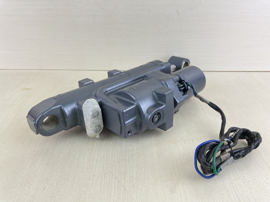 2005+ 40 50 HP Yamaha 4 Stroke Power Trim Tilt Unit Assembly 6C5-43800-01-8D  Like New