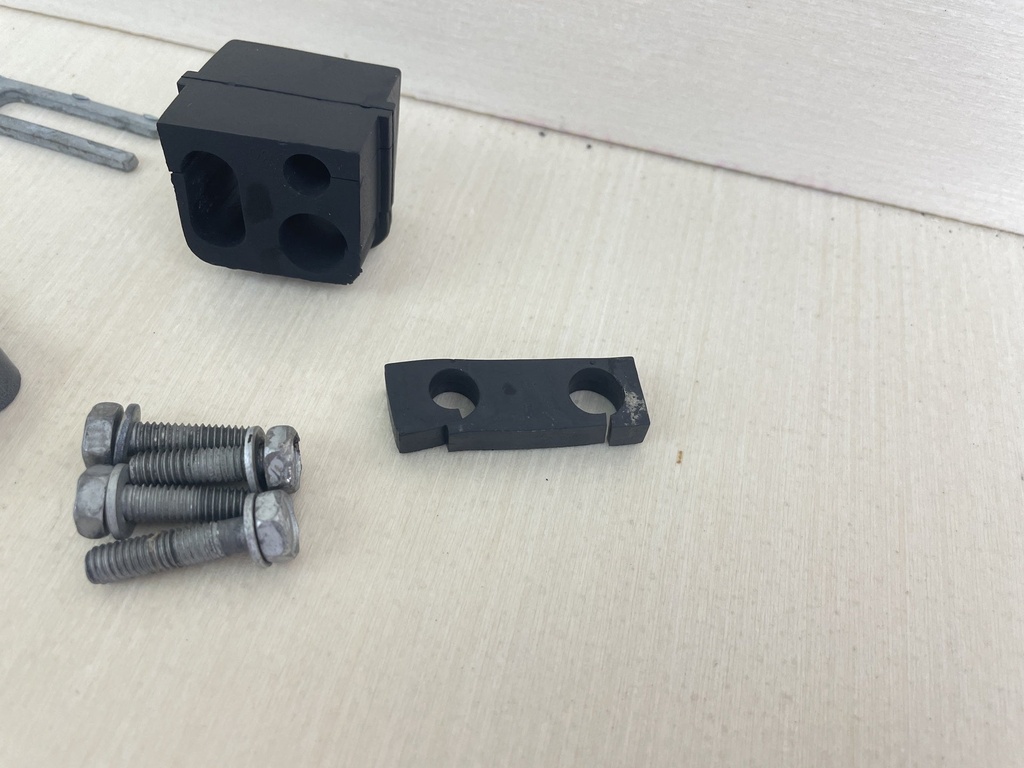 62Y-42738-01-8D Yamaha 1998 - 2004 50HP 4 Stroke Outboard Cable Cover Plate Fitting