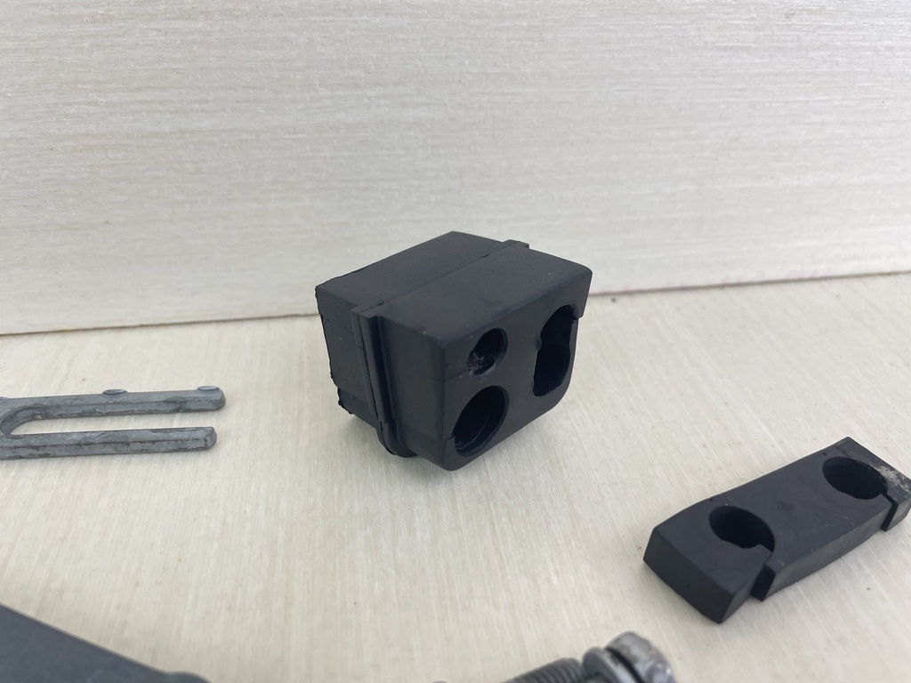 62Y-42738-01-8D Yamaha 1998 - 2004 50HP 4 Stroke Outboard Cable Cover Plate Fitting