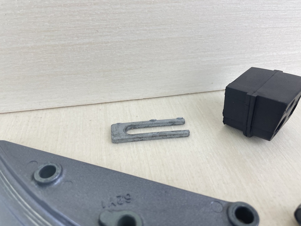 62Y-42738-01-8D Yamaha 1998 - 2004 50HP 4 Stroke Outboard Cable Cover Plate Fitting