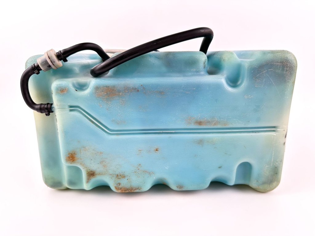 Yamaha Outboard Remote 2 Stroke Oil Tank Assembly With Pump 2.8 Gallons