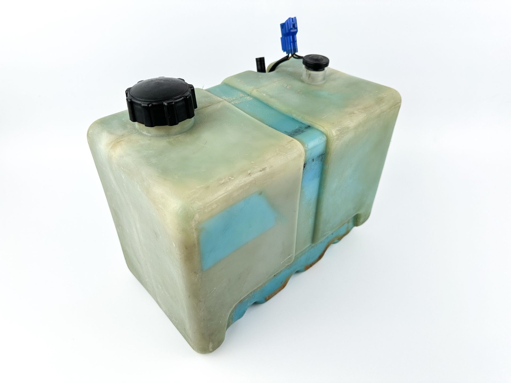 Yamaha Outboard Remote 2 Stroke Oil Tank Assembly With Pump 2.8 Gallons