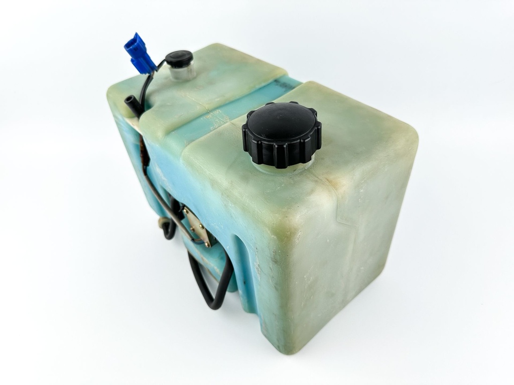 Yamaha Outboard Remote 2 Stroke Oil Tank Assembly With Pump 2.8 Gallons