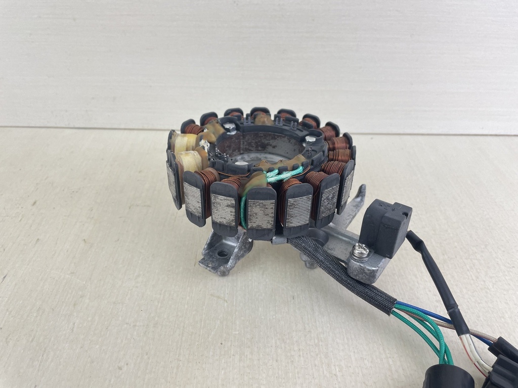 2000 Yamaha 50HP 4 Stroke Outboard Stator Assembly With Base 62Y-85510-00-00