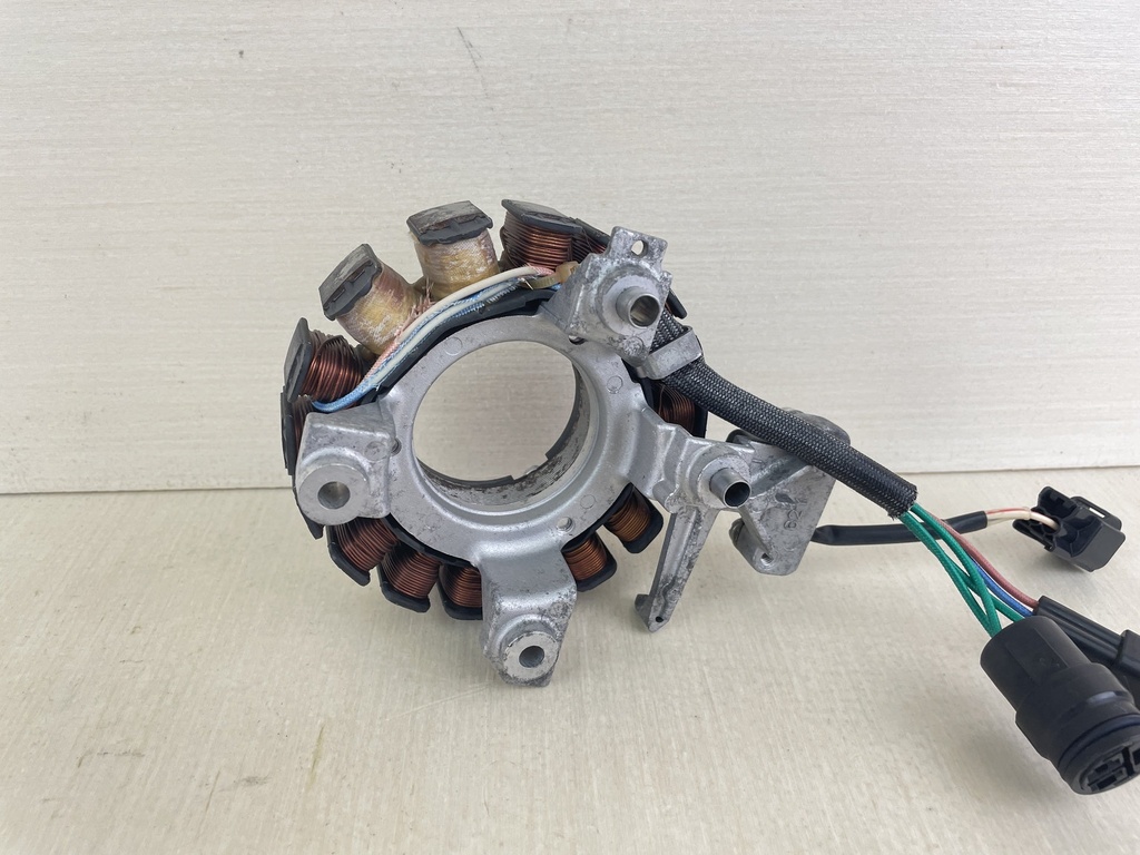 2000 Yamaha 50HP 4 Stroke Outboard Stator Assembly With Base 62Y-85510-00-00