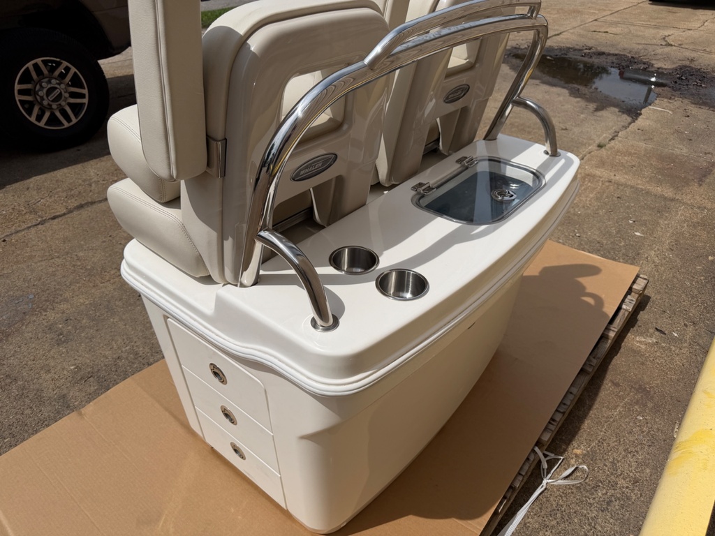 Boston Whaler Outrage FiberGlass Leaning Post Helm Seat Tackle Station Live Well