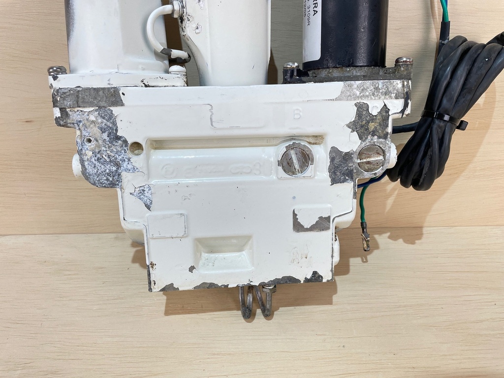 Evinrude Johnson 112HP Outboard Engine Power Trim & Tilt Unit