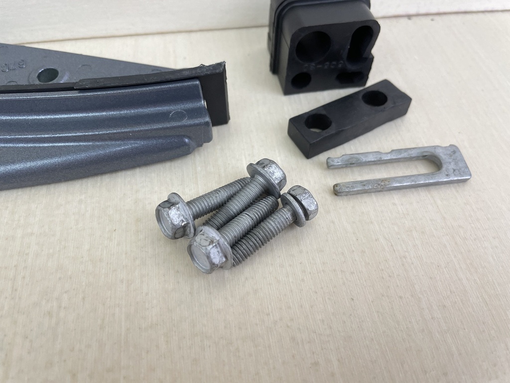 2006 Yamaha 60HP F60 Outboard Cable Cover Plate Fitting 6C5-42738-00-4D