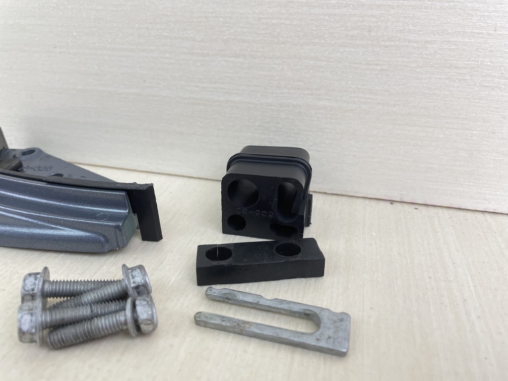 2006 Yamaha 60HP F60 Outboard Cable Cover Plate Fitting 6C5-42738-00-4D