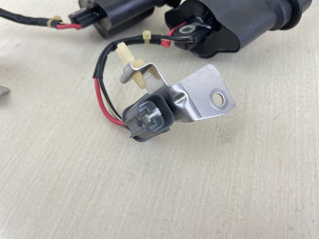 2006 Yamaha 60HP 4 Stroke Outboard Ignition Coil Set With Wires 63P-82310-01-00