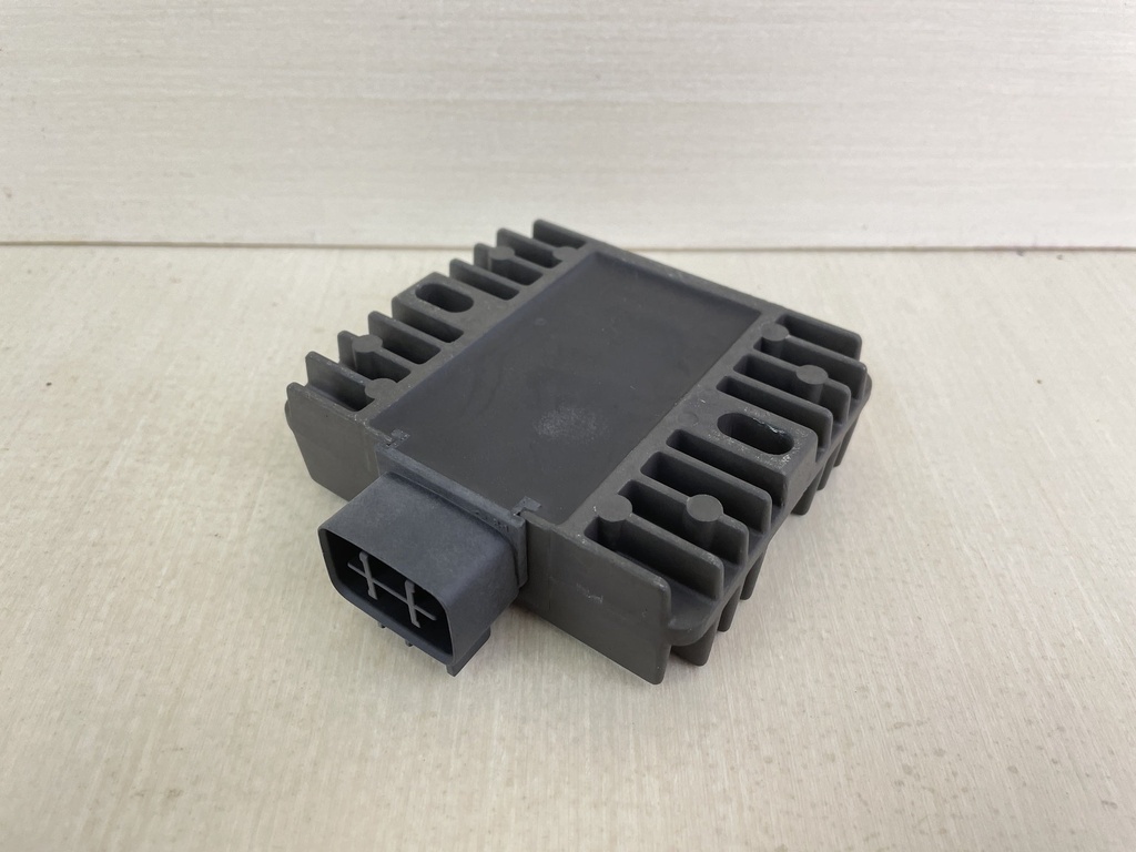 2006 Yamaha 60HP 4 Stroke Outboard Regulator Rectifier Assembly 6D3-81960-00-00