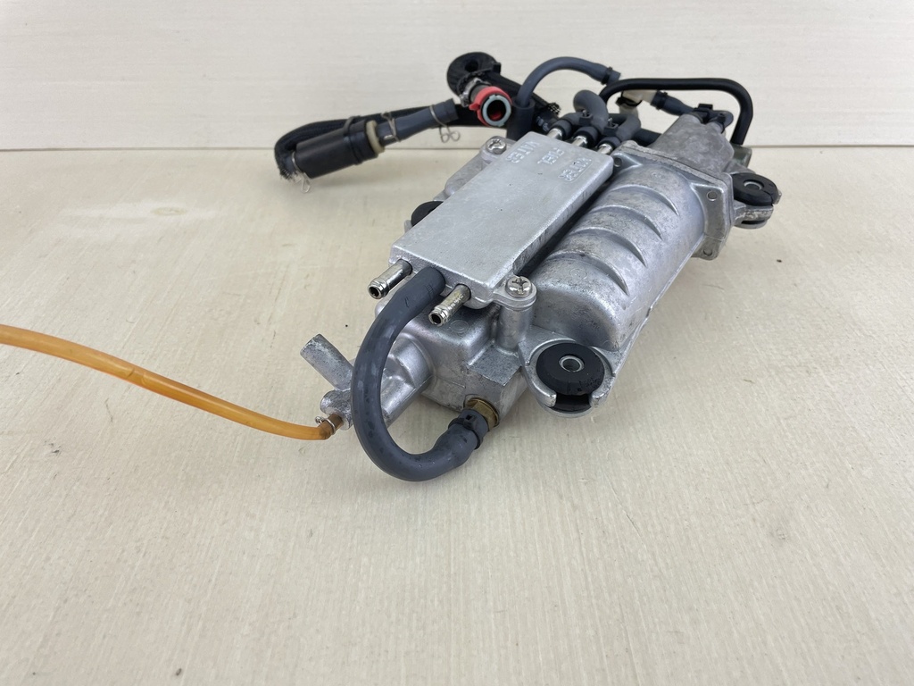 2006 Yamaha 60HP 4 Stroke Outboard Float Chamber Assembly Fuel 6C5-14180-00-00