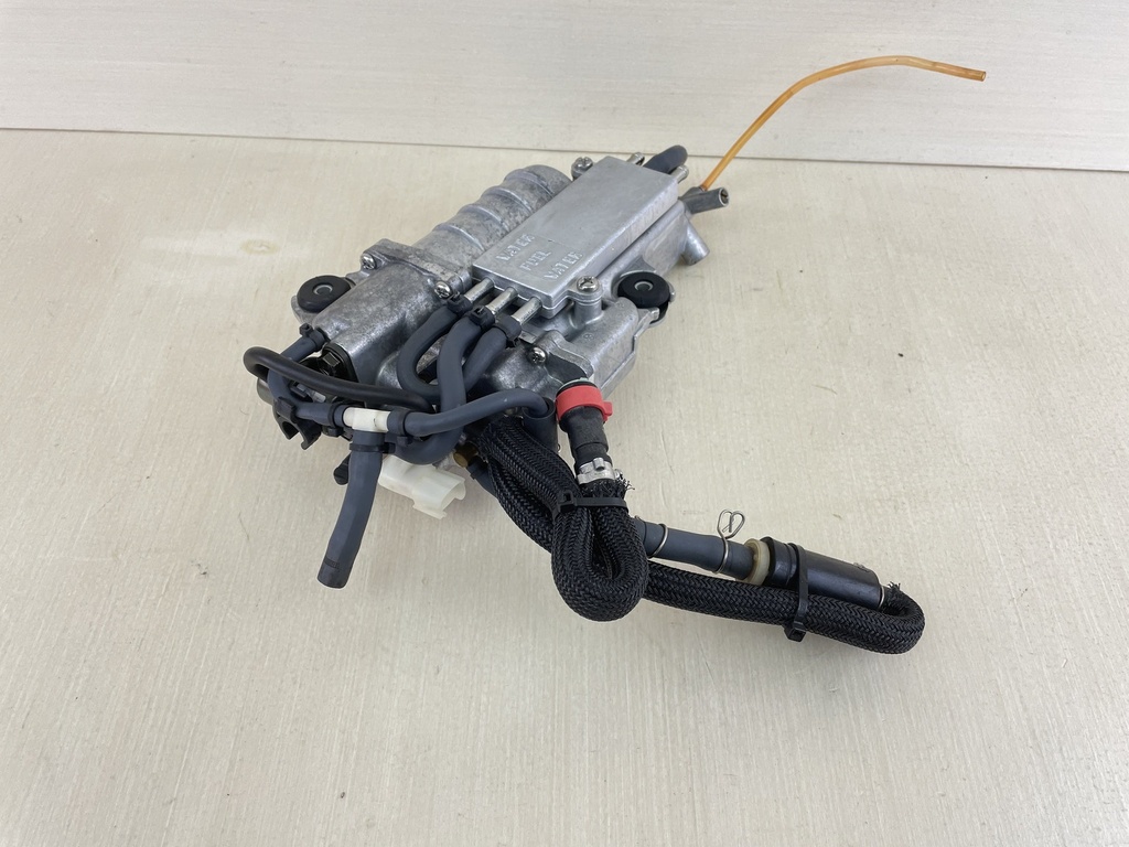 2006 Yamaha 60HP 4 Stroke Outboard Float Chamber Assembly Fuel 6C5-14180-00-00