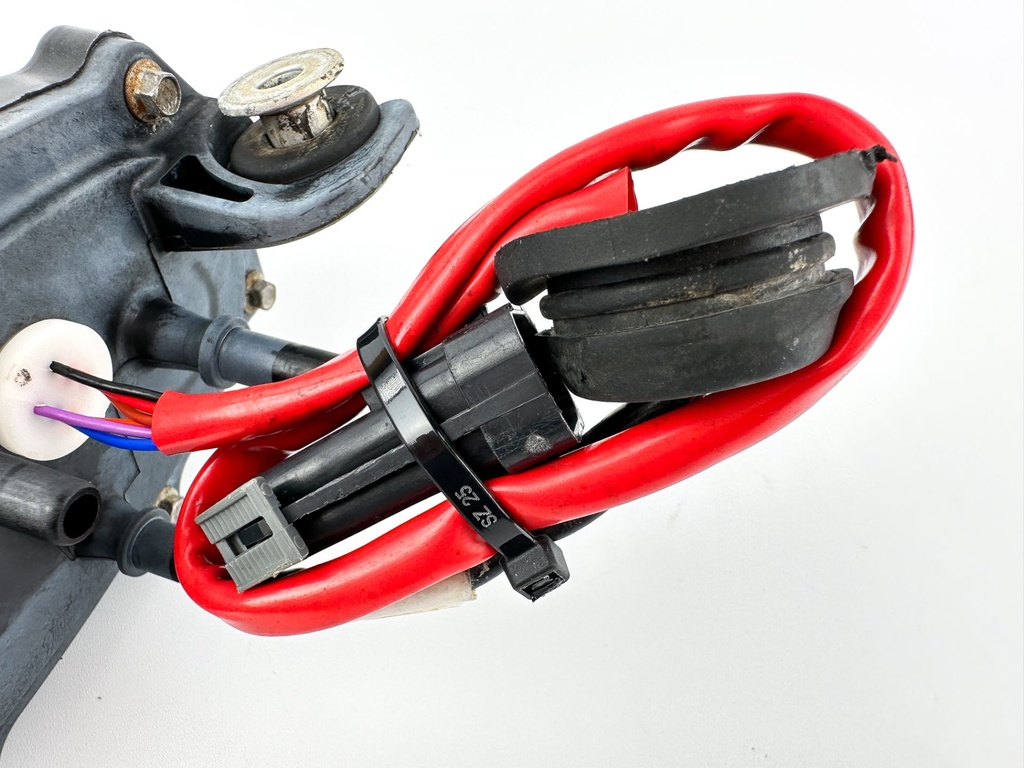 880596T08 Mercury 135 150 175 HP L4 Verado FSM Fuel Supply Module VST