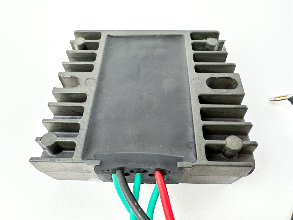 2003 Yamaha 80 HP 4 Stroke Outboard Rectifier & Regulator 67F-81960-10-00 OEM