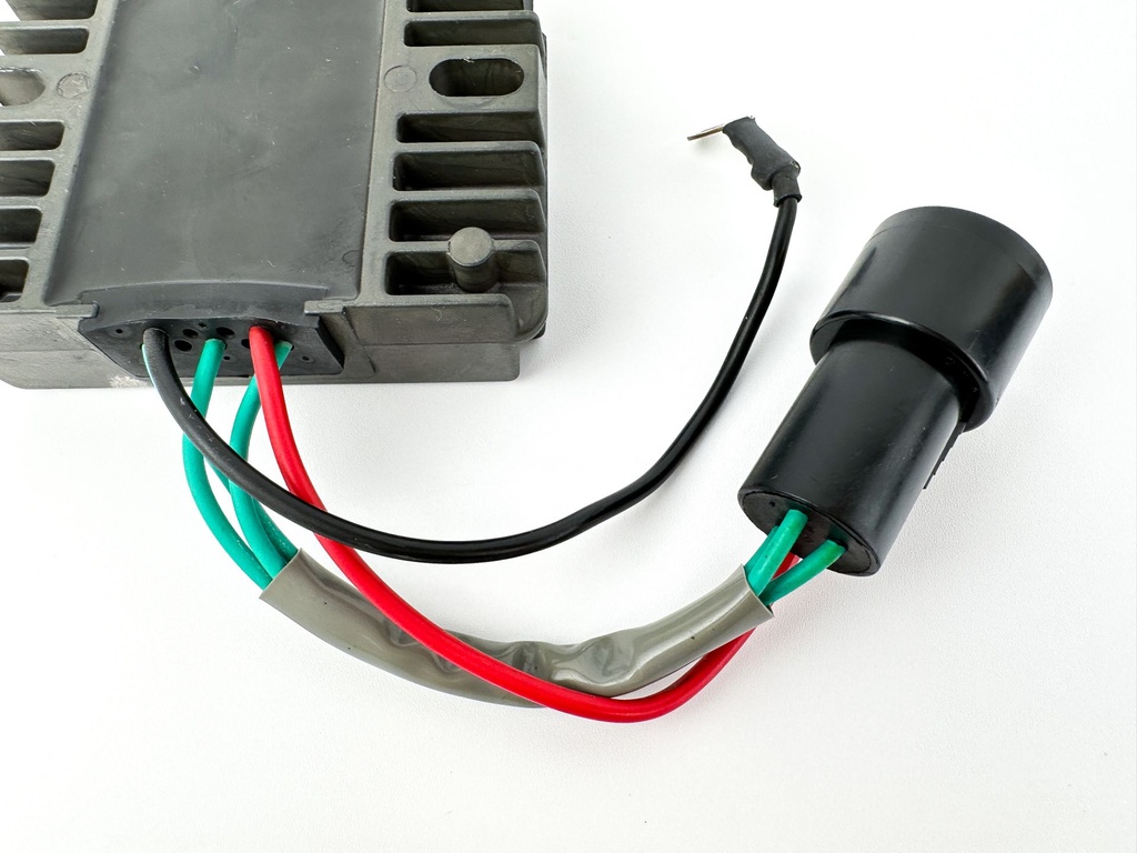 2003 Yamaha 80 HP 4 Stroke Outboard Rectifier & Regulator 67F-81960-10-00 OEM