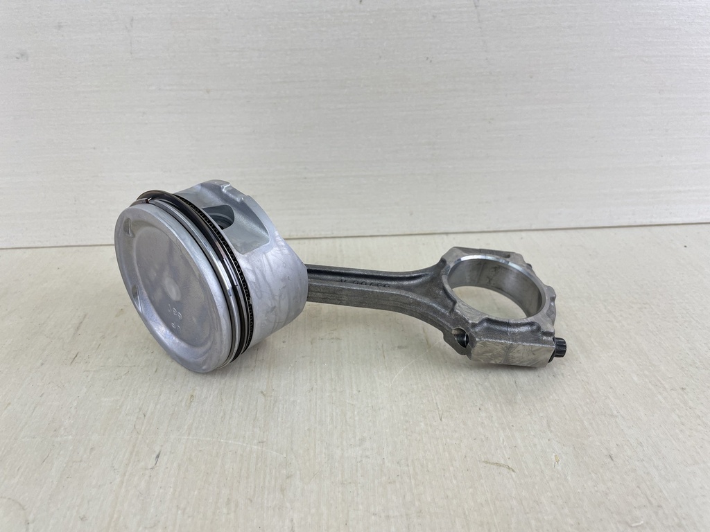 2003 Yamaha 115HP 4 Stroke Outboard Piston & Connecting Rod Assembly 68V-W1164-00-00