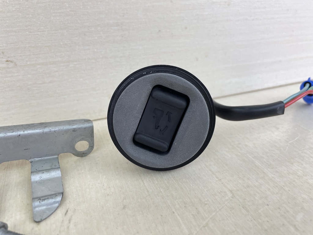 2004 Yamaha 60HP 2 Stroke Outboard Engine Trim Tilt Switch Assembly 6H1-82563-11-00