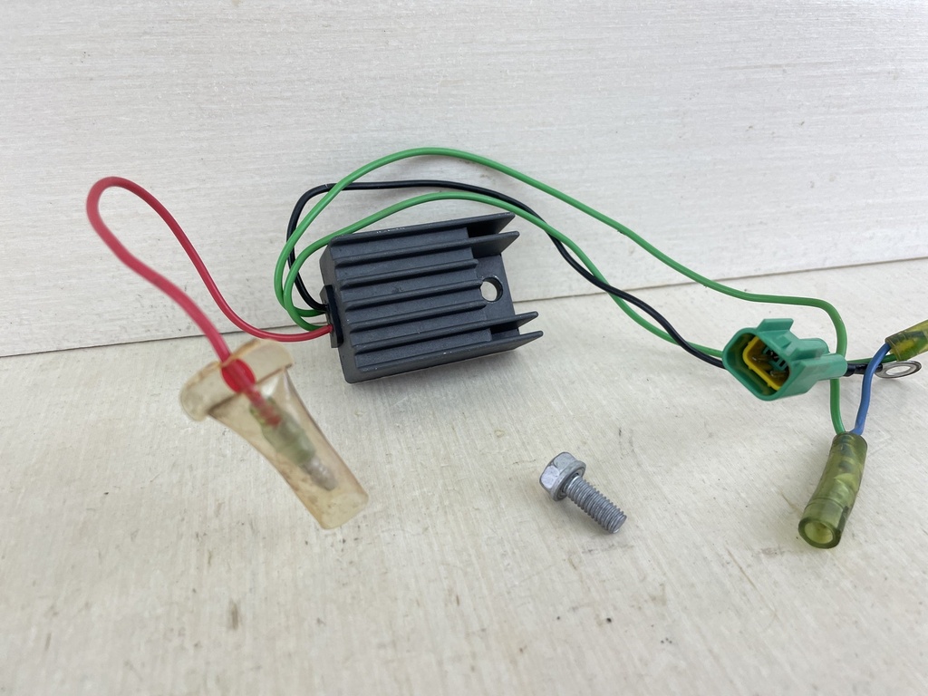 2004 Yamaha 60HP 2 Stroke Outboard Rectifier Regulator Assembly 6H2-81960-10-00